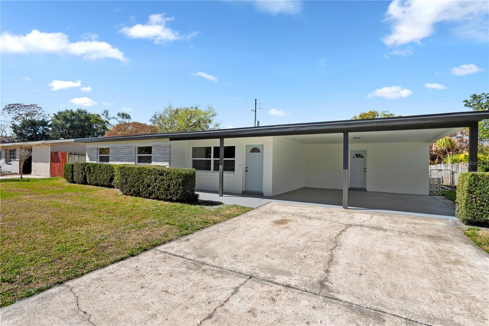 Property Photo: 1628 Larkin Avenue FL 32812