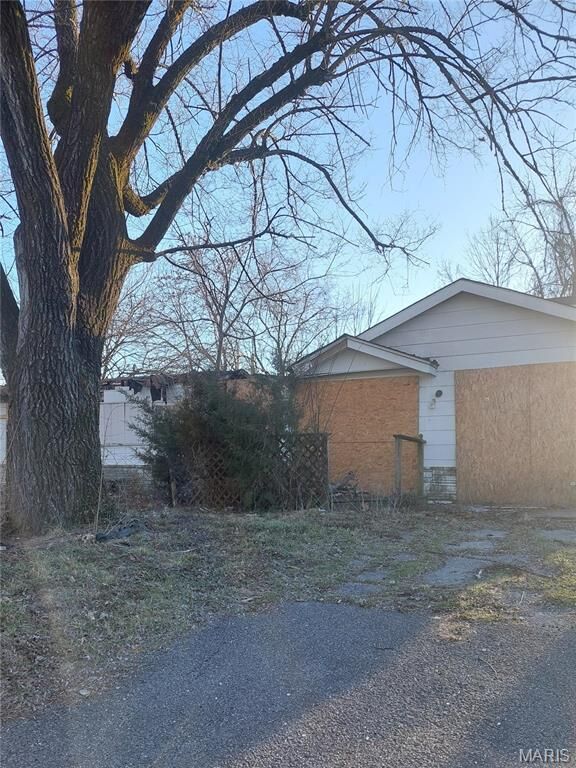 Property Photo: 818 E 5th Street IL 62206