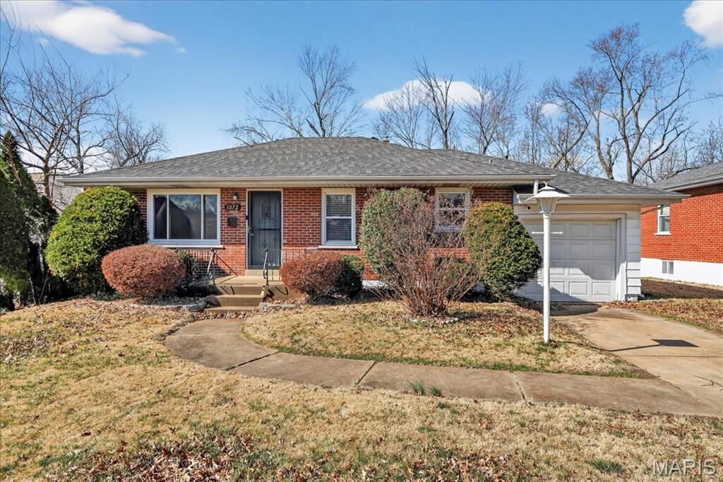 Property Photo:  1072 Rainbow Drive  MO 63125 