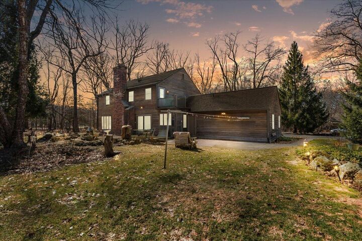 Property Photo:  814 Tipperary Ln  WI 53027 