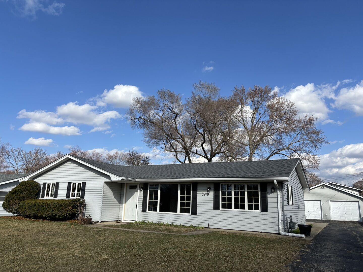 Property Photo:  2410 Nuclear Drive  IL 60431 