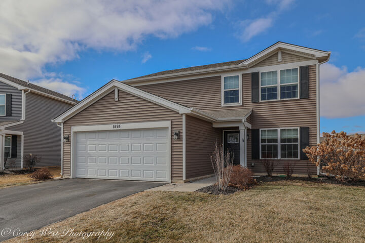 Property Photo:  1595 Bayberry Lane  IL 60140 