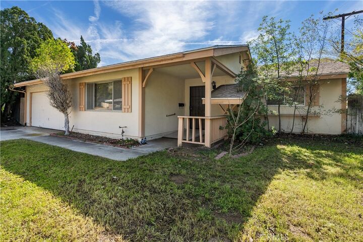 Property Photo:  658 Glenhill  CA 92507 