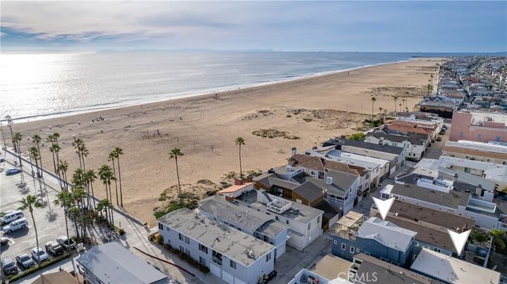 Property Photo:  417 E Balboa Boulevard  CA 92661 