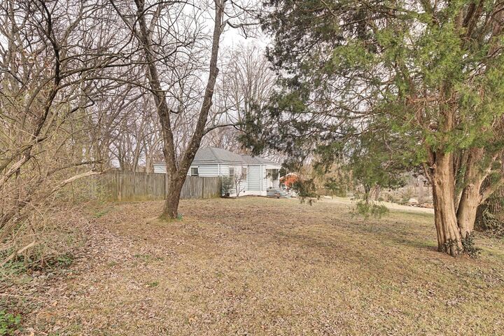 Property Photo: 732 Carlyle Pl TN 37211