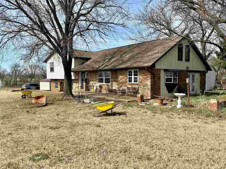 Property Photo:  3601 W Hubbard Rd  OK 74601 