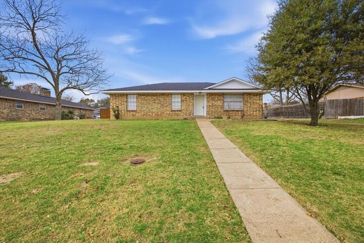 Property Photo:  121 Hillside Lane  TX 75115 