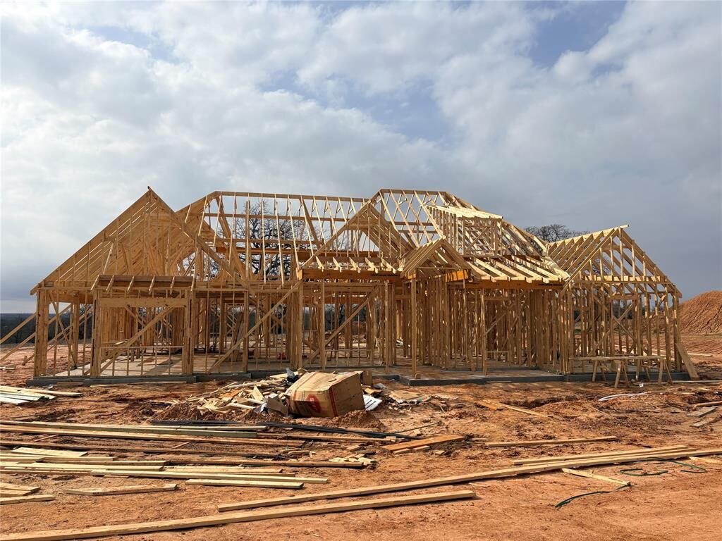 Property Photo: 122 Guynell Ridge TX 76234