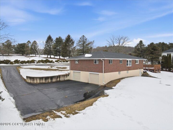 Property Photo:  194 Countryside Drive  PA 18322 