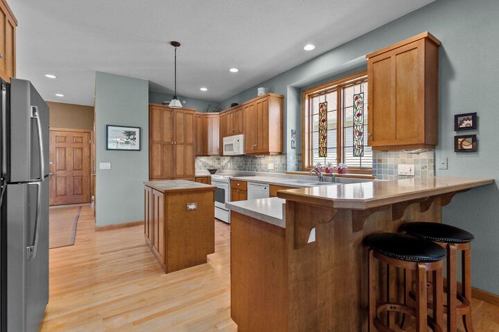 Property Photo:  924 E Pondview Court  WI 54913 