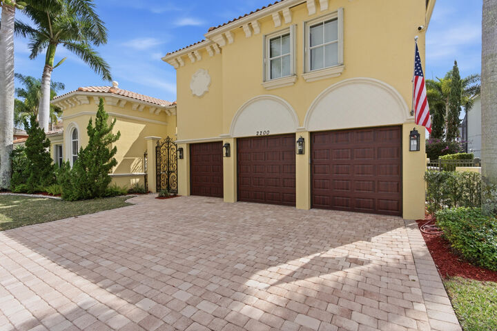 Property Photo:  2200 Widener Terrace  FL 33414 