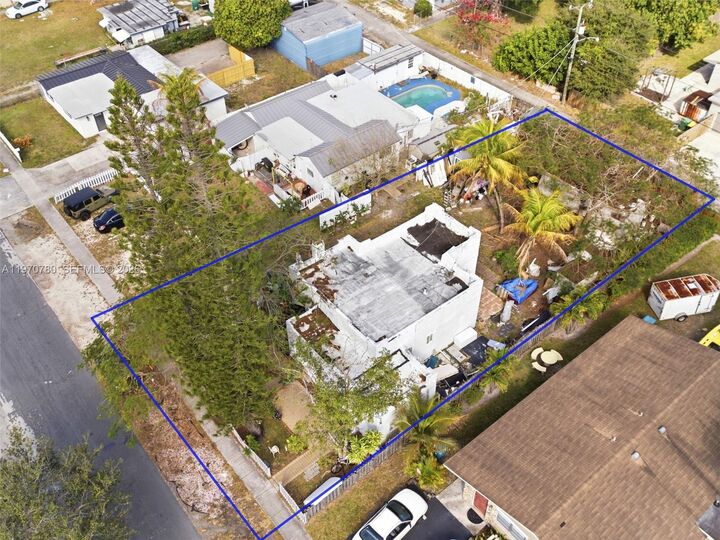 Property Photo:  224 SW 14th St  FL 33004 