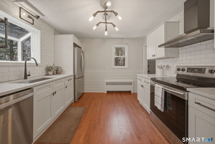 Property Photo:  109 Westphal Street  CT 06110 