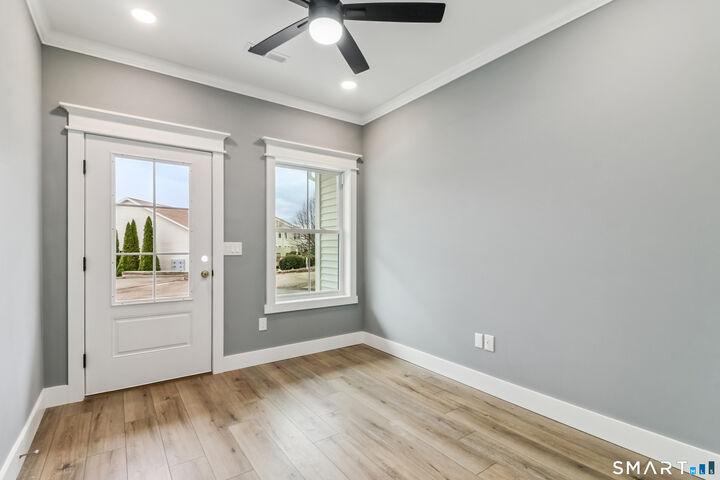 Property Photo:  370 Emmett Street 4-3  CT 06010 