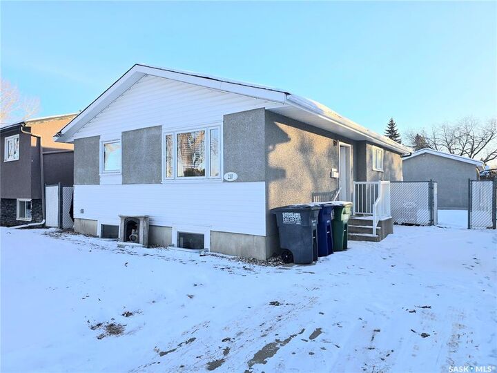Property Photo:  210 Western Crescent  SK S7H 4J6 