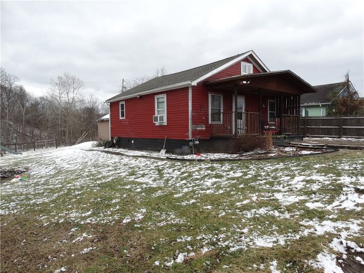 Property Photo:  24 Hillman St  PA 15314 