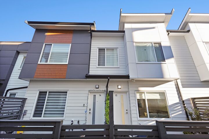 9652 162A Street 15 — photo 1