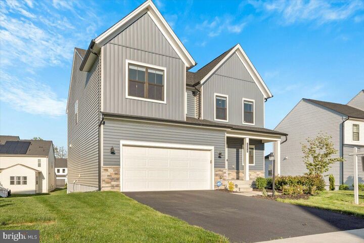 Property Photo:  25038 Woodland Iris Drive  VA 20105 