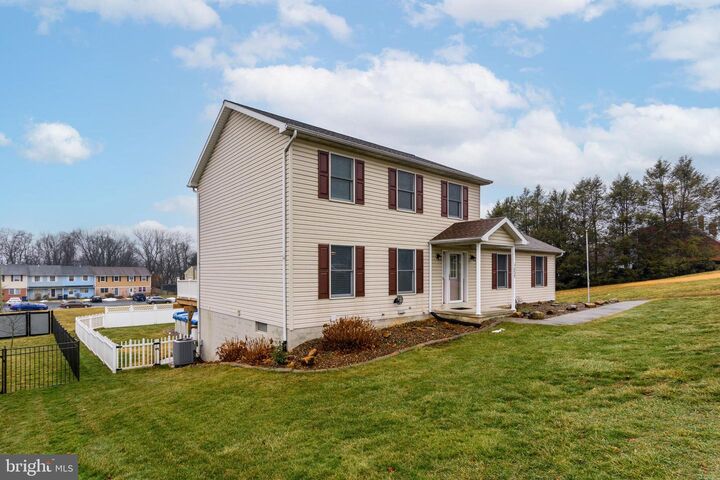 Property Photo:  1650 Rosedale Avenue  PA 17057 