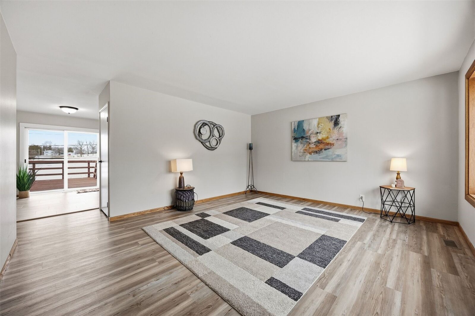 Property Photo:  1100 18th Street NW  IA 52404 