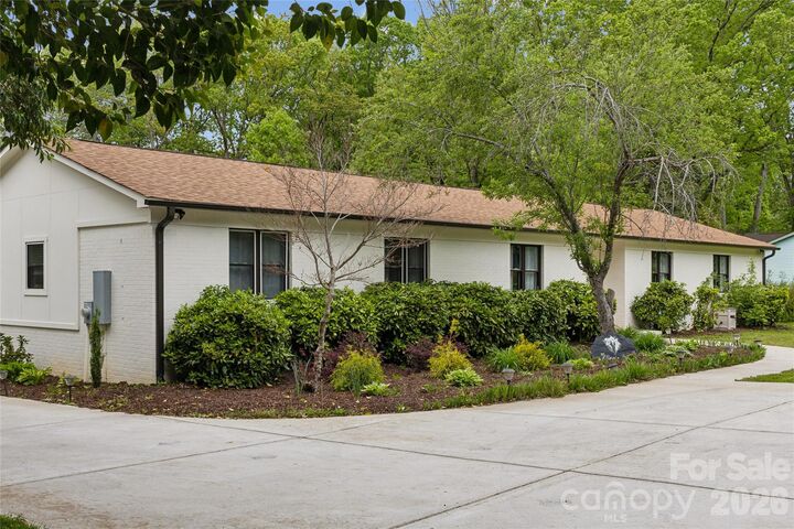 Property Photo: 7200 Monroe Road NC 28212