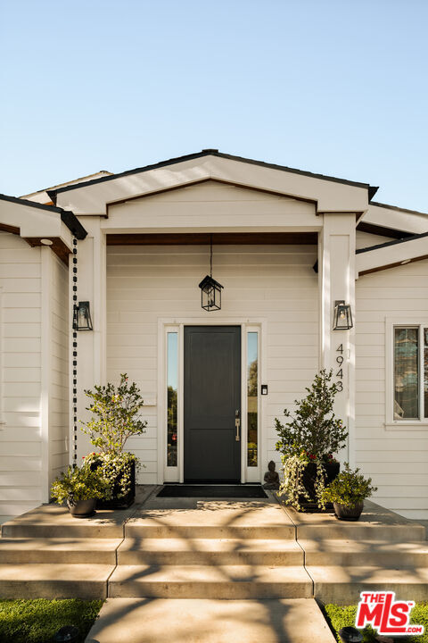 Property Photo:  4943 Stern Ave  CA 91423 