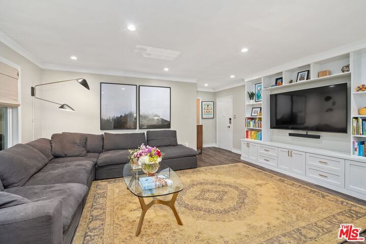 Property Photo:  960 Larrabee St  CA 90069 