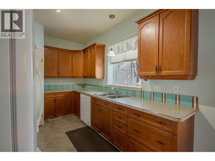 Property Photo: 11001 17 Street 1 BC V1G 0B7
