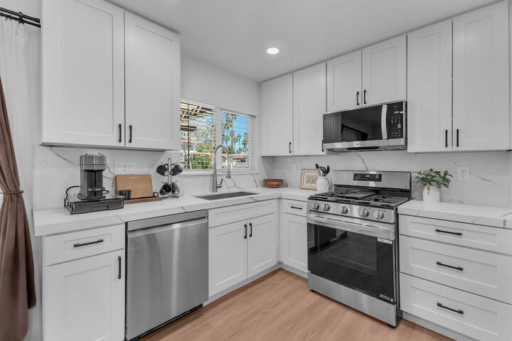 Property Photo:  75250 Vista Huerto  CA 92211 