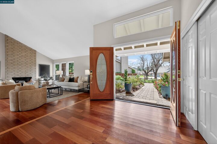 Property Photo:  726 Buckingham Ct  CA 94598 