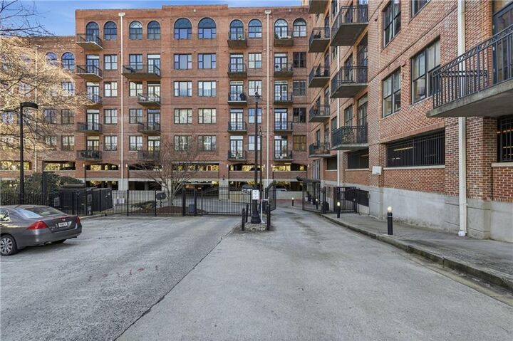 Property Photo: 3235 Roswell Road NE 705 GA 30305