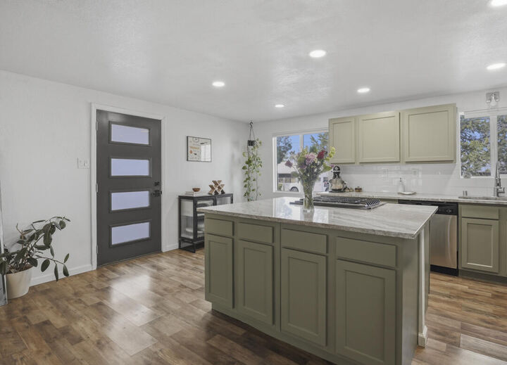 Property Photo:  1004 Mary Ellen Street NE  NM 87112 