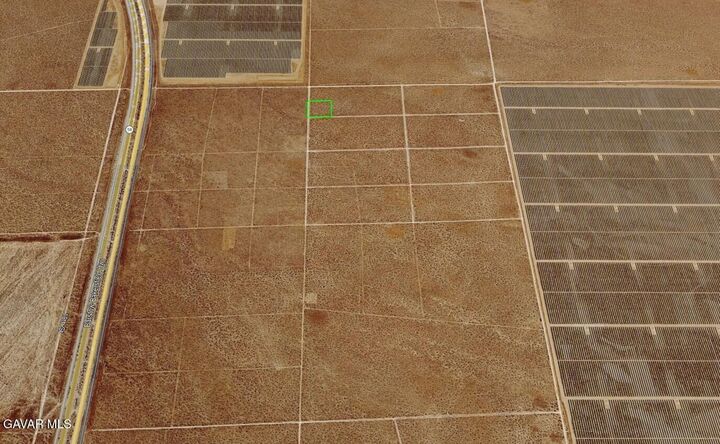 Property Photo:  1500 Arroyo Avenue  CA 93501 