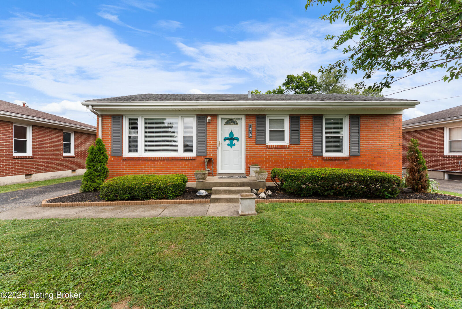 Property Photo:  1806 Lincoln Ave  KY 40213 