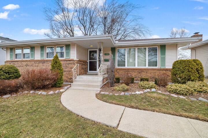 Property Photo:  507 Hickory Lane  IN 46321 