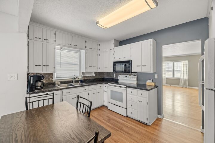 Property Photo:  5819 Grand Avenue  IA 50312 