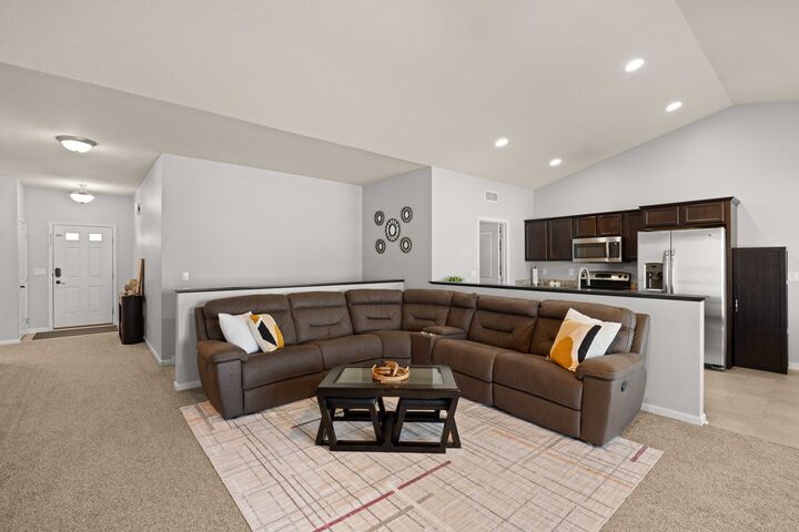 Property Photo:  713 SE 12th Street  IA 50111 