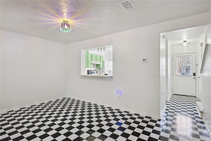 Property Photo: 565 Green Spring Circle FL 32708