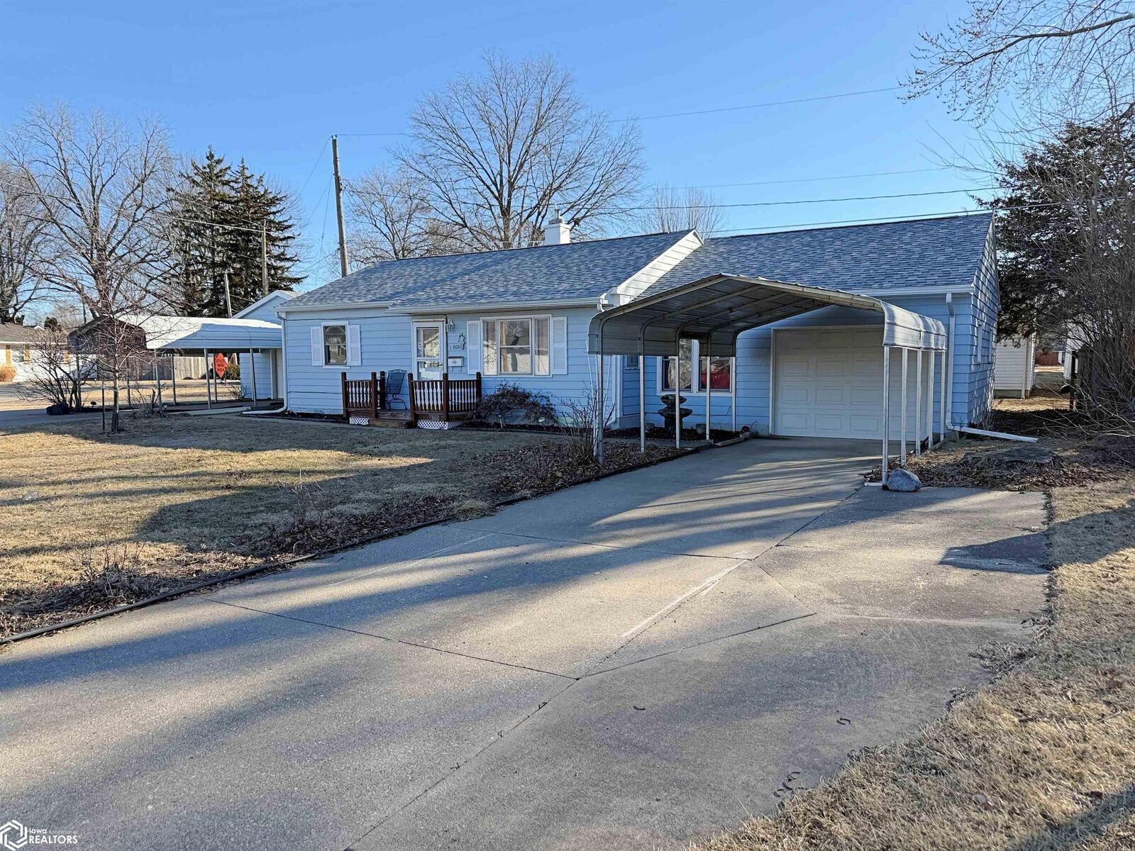 Property Photo:  101 Windsor Circle  IA 52601 
