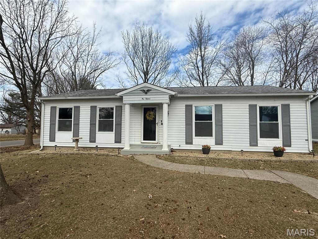 Property Photo:  115 Hawbrook Place  IL 62052 