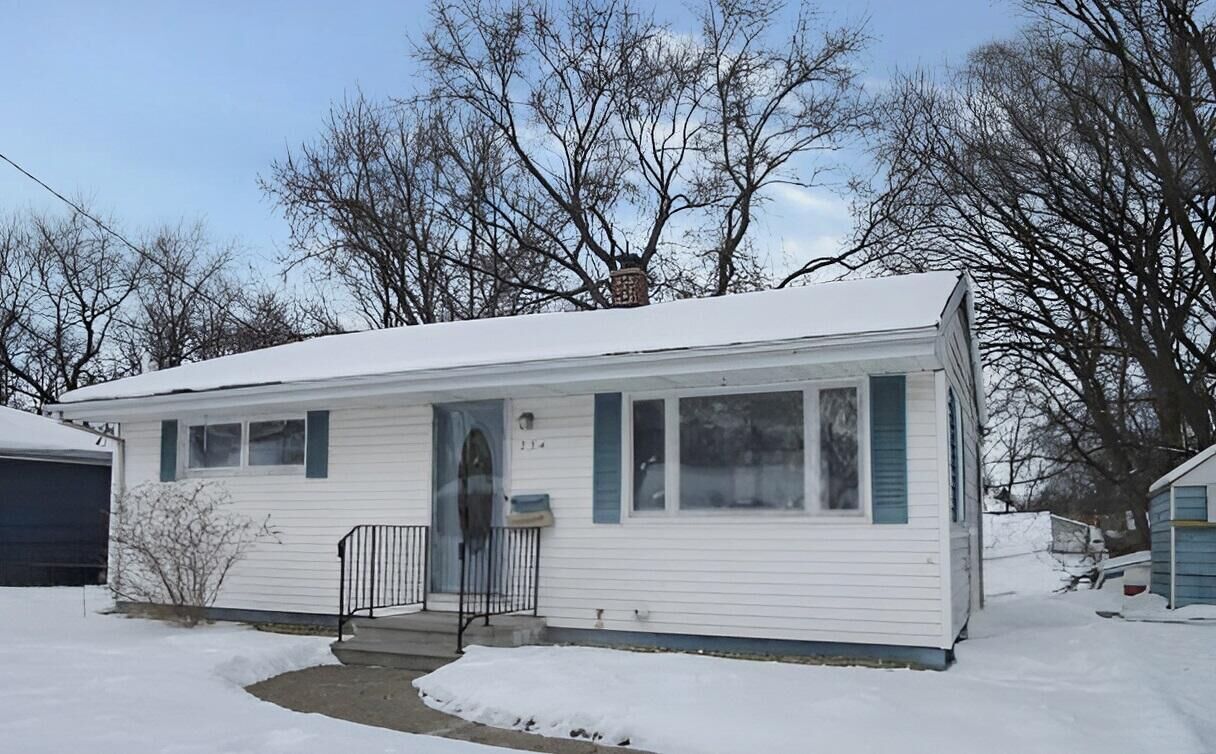 Property Photo: 754 Andrus Street MI 49015