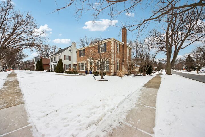 Property Photo:  175 S Fairview Avenue  IL 60126 