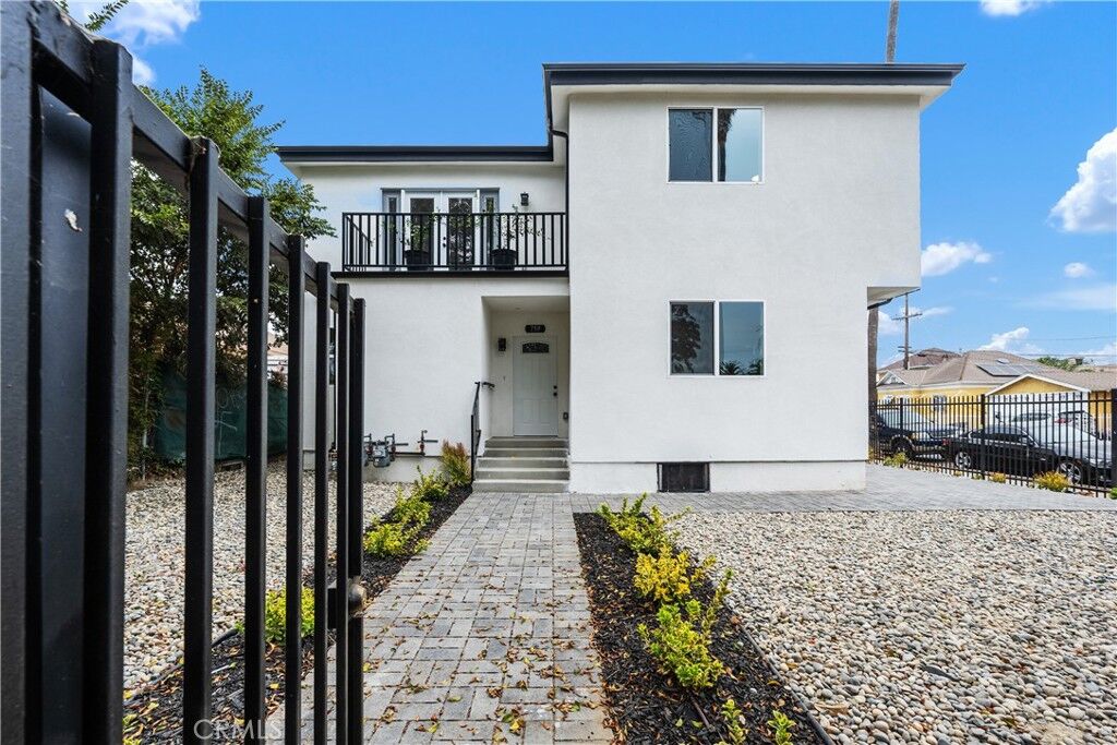 Property Photo:  759 E 25th  CA 90011 