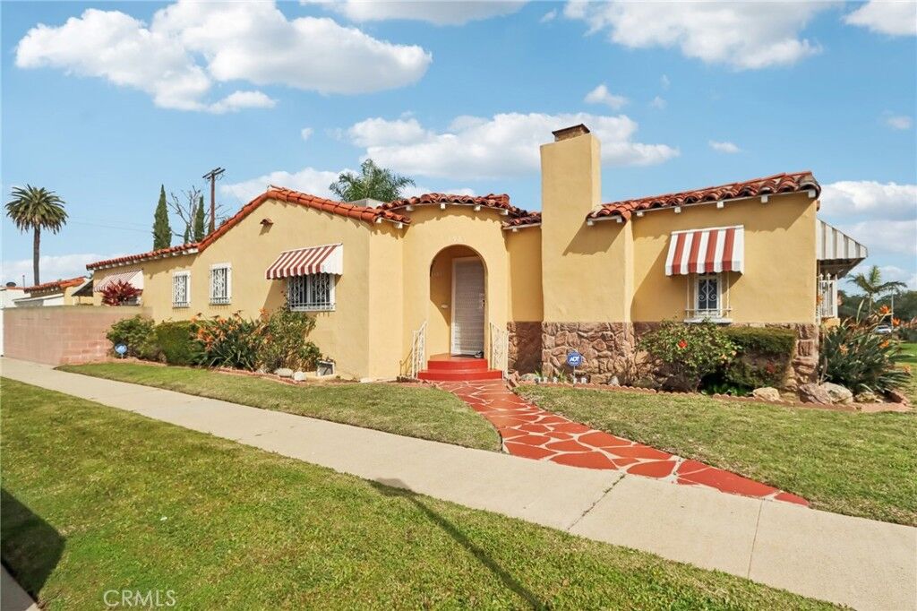 Property Photo:  1961 W 84th  CA 90047 