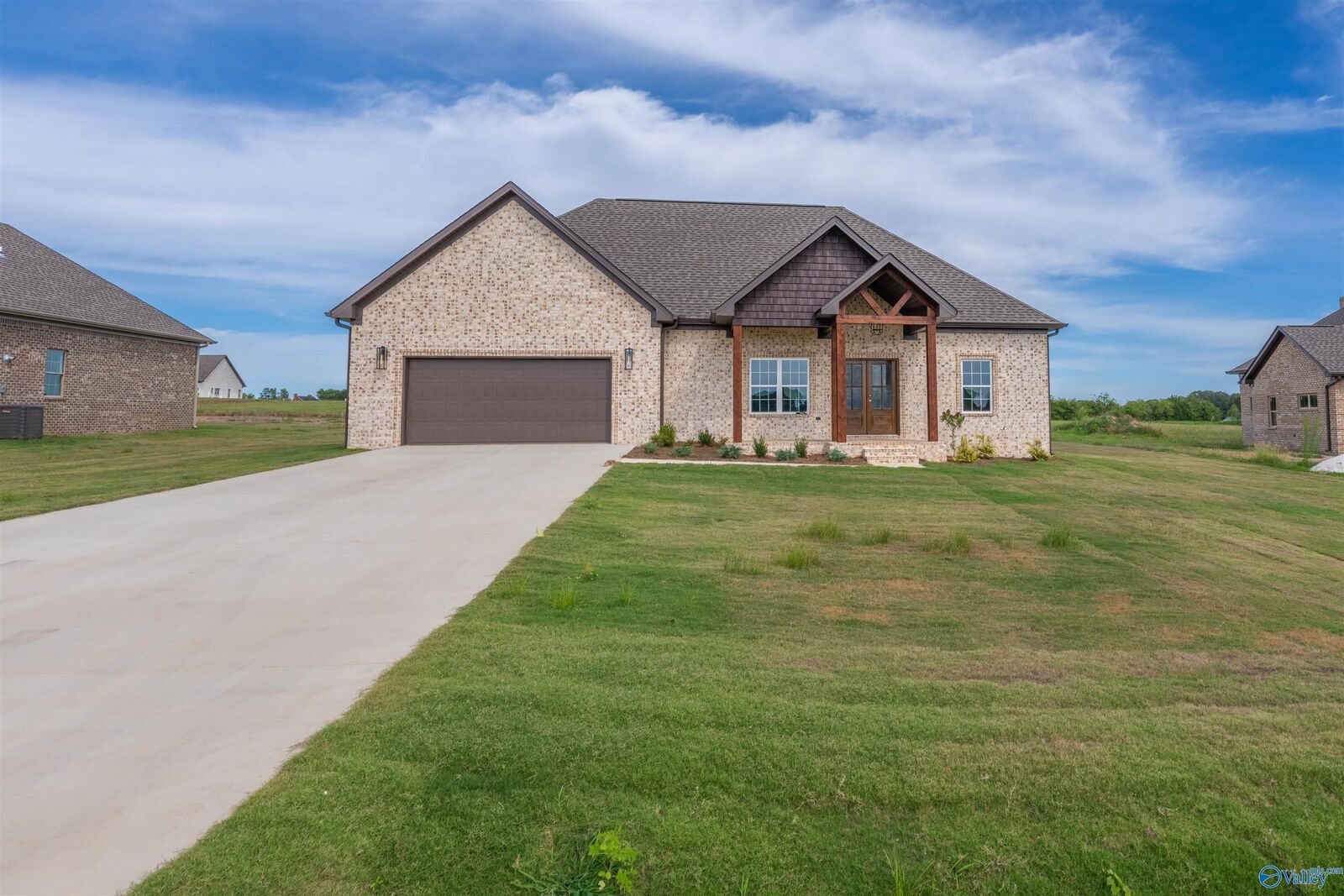 Property Photo:  261 Hummingbird Way  AL 35645 