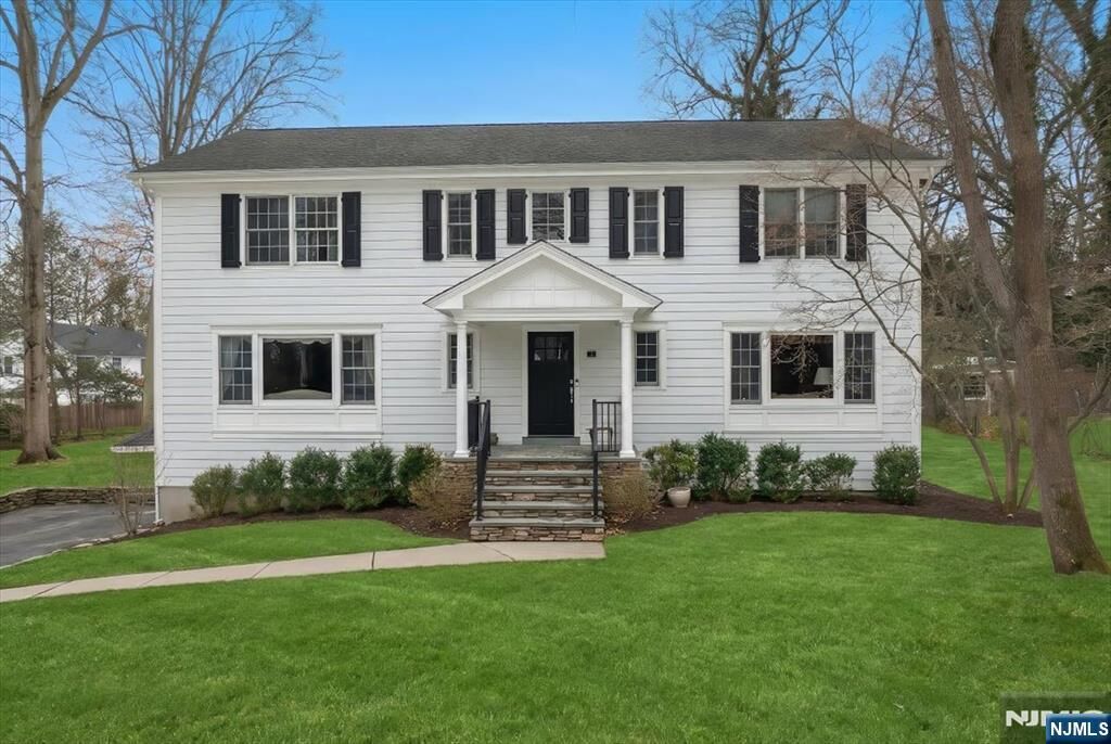 Property Photo:  4 Lindeman Avenue  NJ 07624 