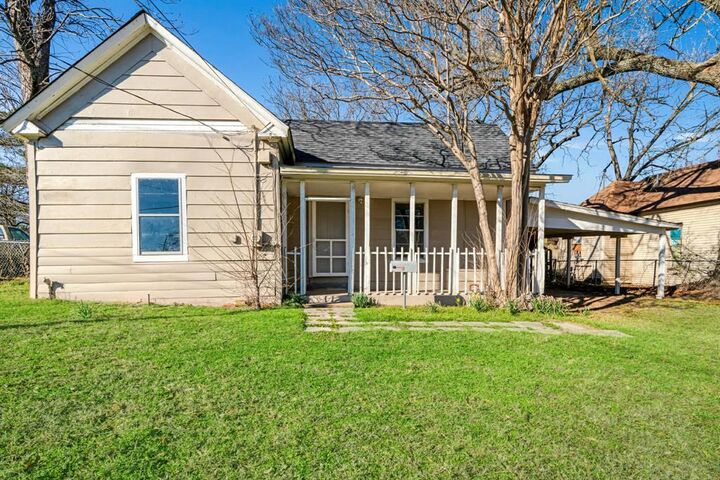Property Photo:  1716 Maple Avenue  TX 75460 