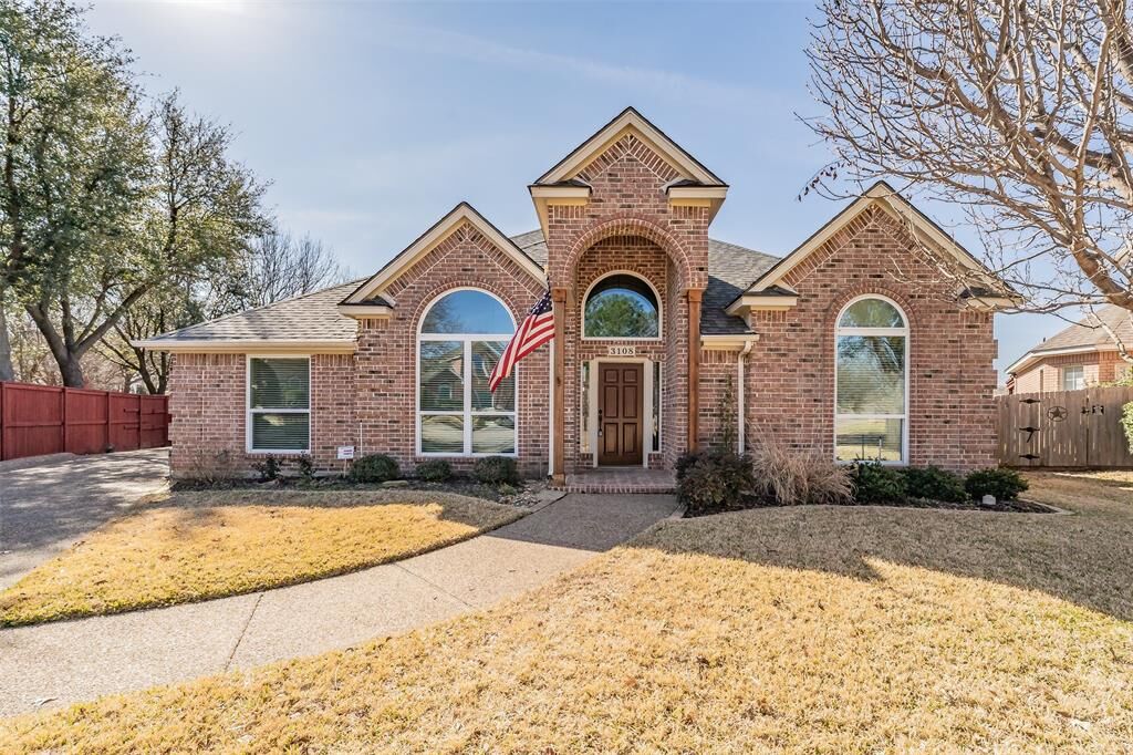 Property Photo: 3108 Creekwood Court TX 76021