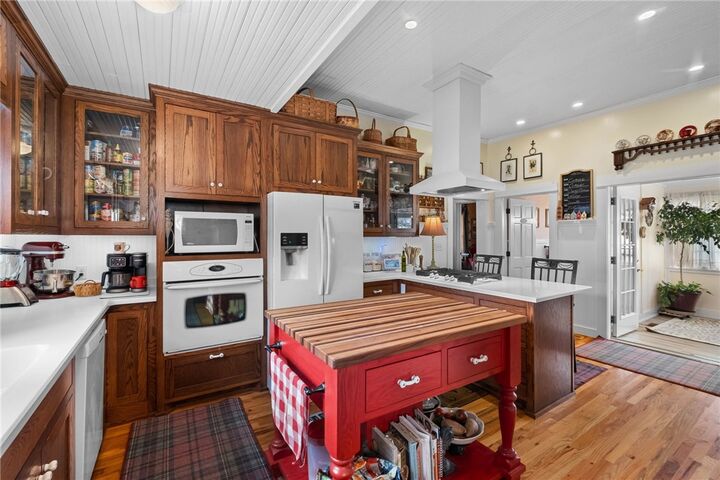 Property Photo:  102 W Bush Street  AR 72753 