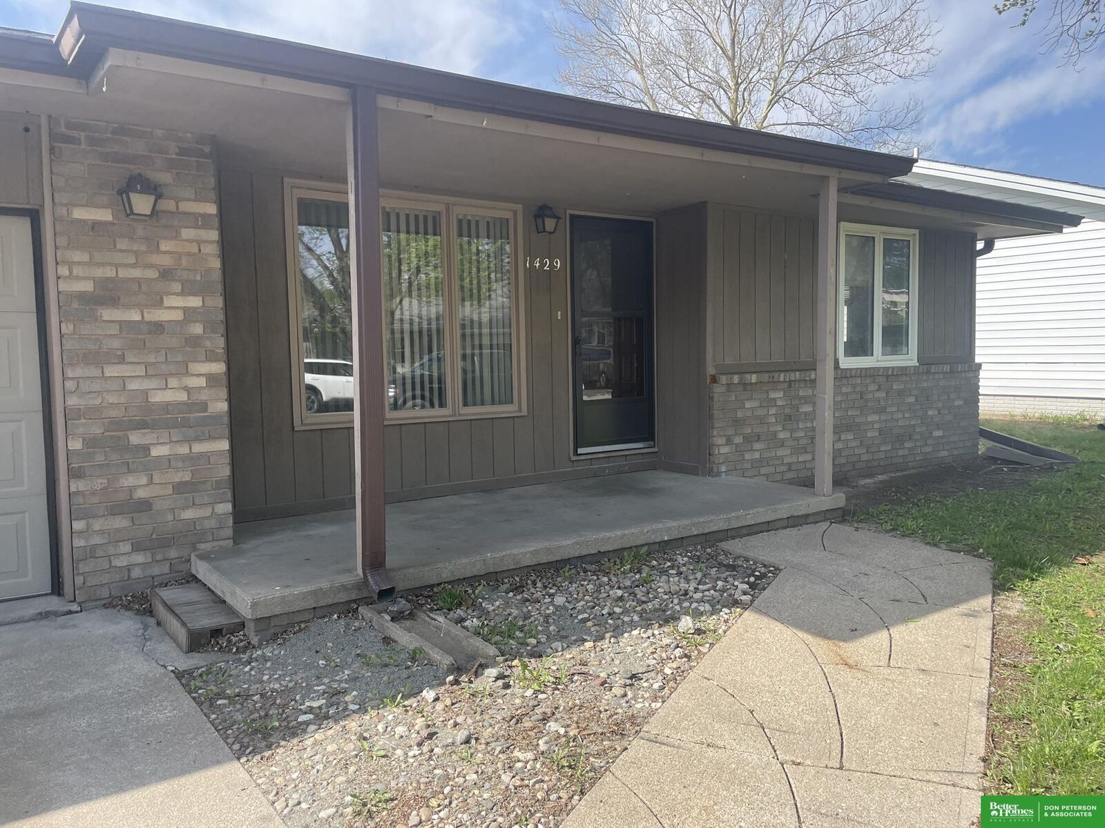 Property Photo:  1427-1429 Ohio Street  NE 68025 